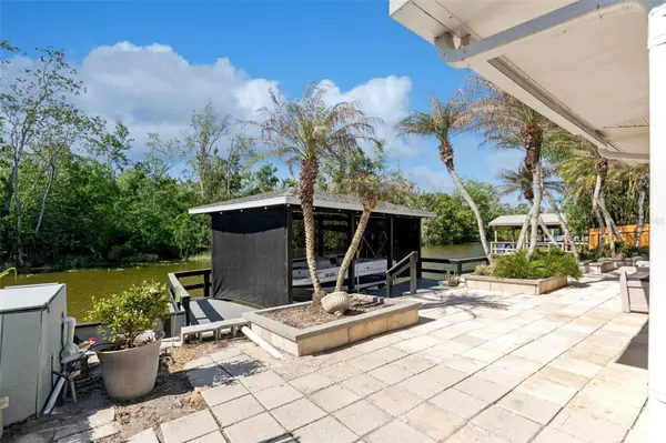 13502 COUNTRY CLUB DR, Tavares, FL 32778