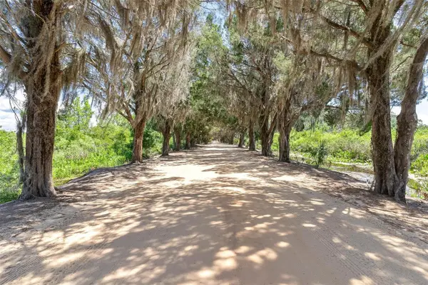 7373 CIRCLE DR, Lady Lake, FL 32159