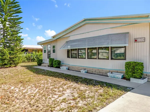 1440 NASSAU CIR, Tavares, FL 32778