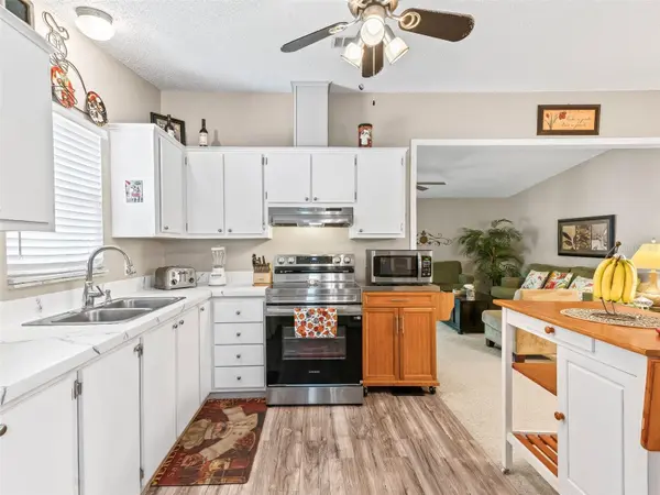 1809 DAFFODIL LN, Lady Lake, FL 32159