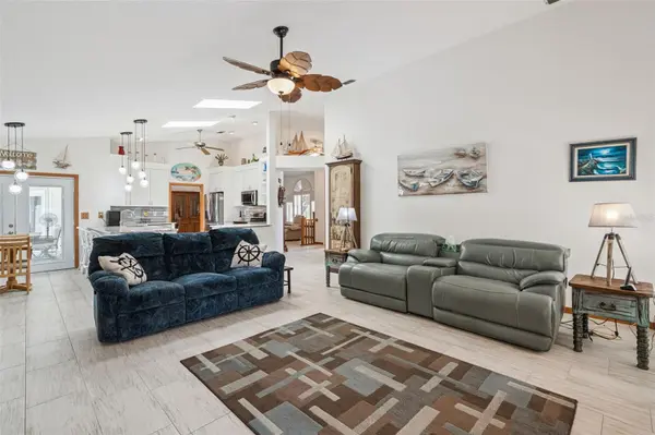 33939 VALENCIA DR, Leesburg, FL 34788