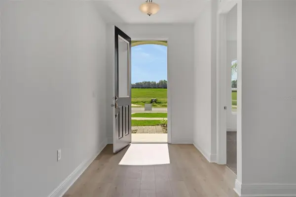 934 SUNSHOWER DR, Lady Lake, FL 32159