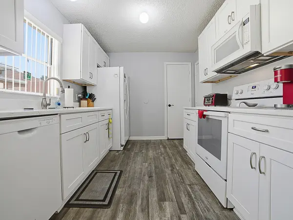 1202 FERNANDO LN, Lady Lake, FL 32159