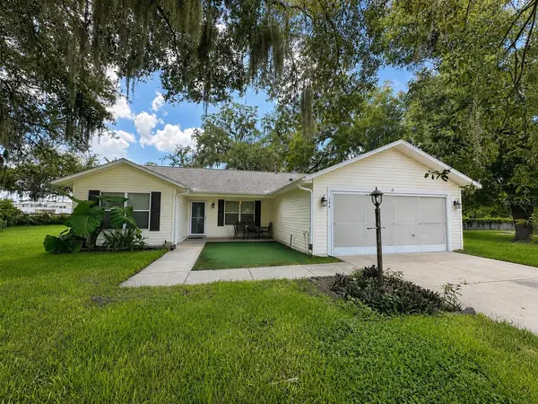104 CHERRY BLOSSOM LN, Lady Lake, FL 32159