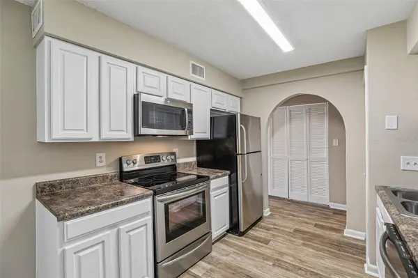 100 E OAK TERRACE DR #D2, Leesburg, FL 34748