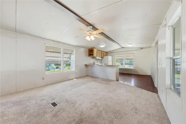 30107 GREEN BAY DR, Tavares, FL 32778