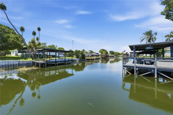30107 GREEN BAY DR, Tavares, FL 32778