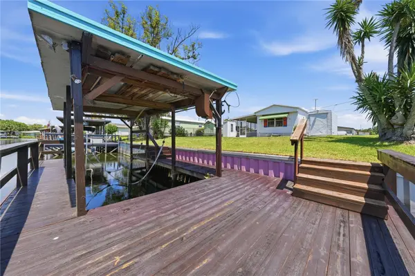 30107 GREEN BAY DR, Tavares, FL 32778
