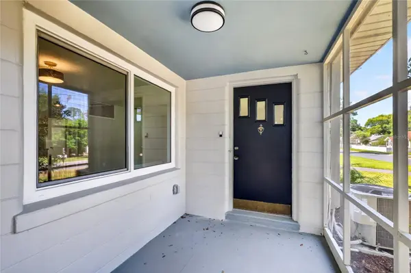 1012 N BAKER ST, Mount Dora, FL 32757