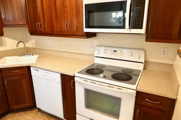 2704 NW 1ST AVE, Gainesville, FL 32607