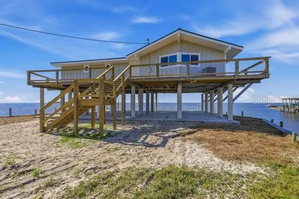 18 4TH ST, Horseshoe Beach, FL 32648