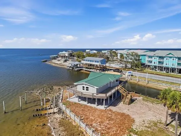 18 4TH ST, Horseshoe Beach, FL 32648