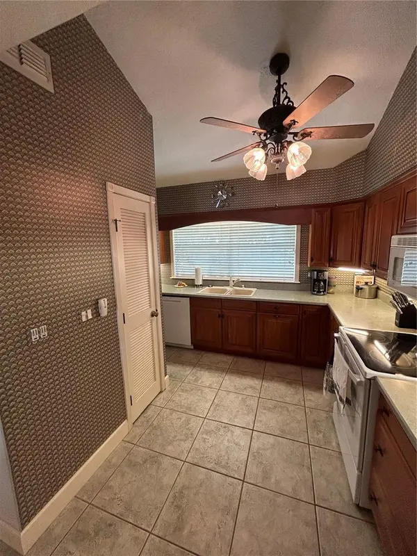 11001 SE SUNSET HARBOR RD #A04, Summerfield, FL 34491