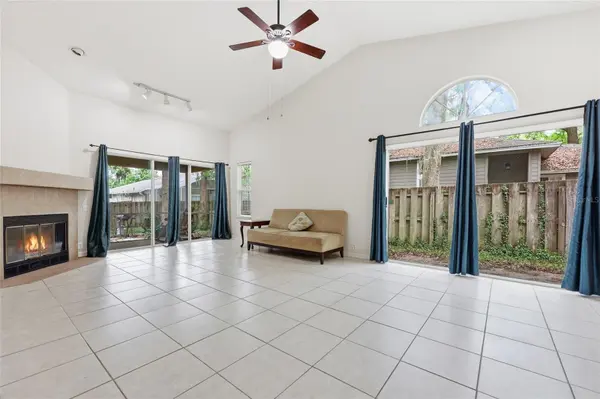 1736 NW 16TH PL, Gainesville, FL 32605