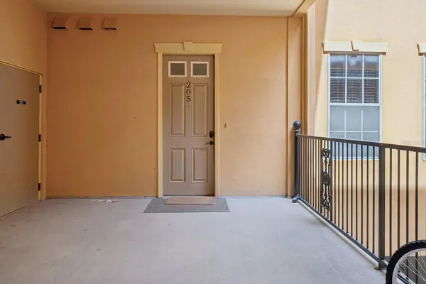 325 NW 14TH ST #205, Gainesville, FL 32603