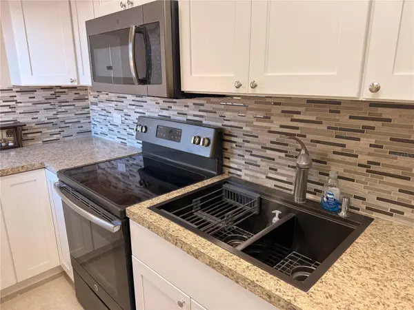1605 CLUB CIR #1605, Lakeshore, FL 33854