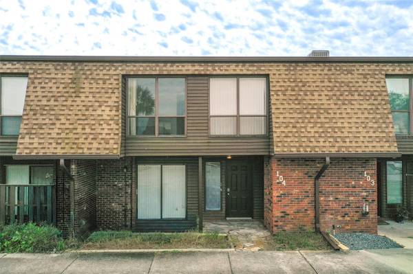 1836 N CRYSTAL LAKE DR #104, Lakeland, FL 33801