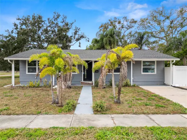 8100 OVERLOOK PL NE, St Petersburg, FL 33702