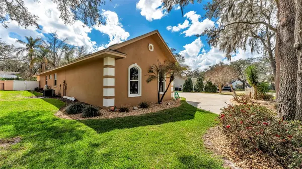 1603 SIR HENRYS TRL, Lakeland, FL 33809