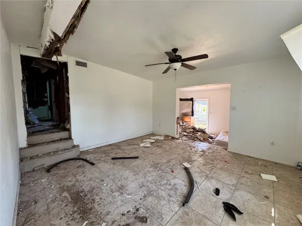 7921 LAKESHORE DR, Tampa, FL 33604