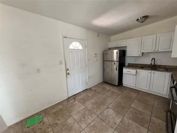 7921 LAKESHORE DR, Tampa, FL 33604