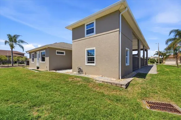572 MEANDERING WAY, Polk City, FL 33868