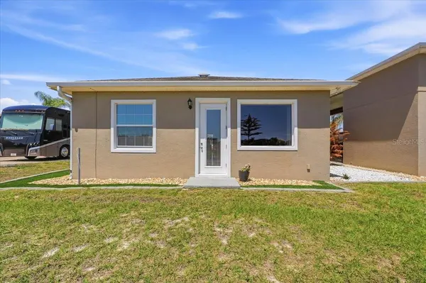 572 MEANDERING WAY, Polk City, FL 33868