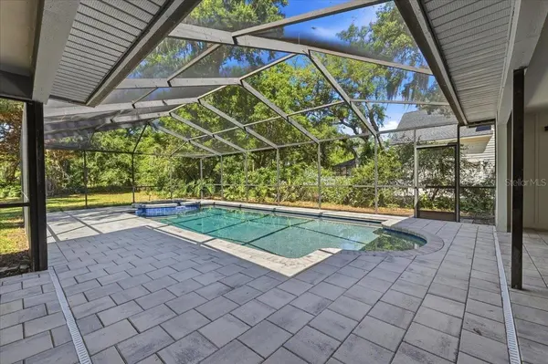 2800 HAMMOCK DR, Plant City, FL 33566