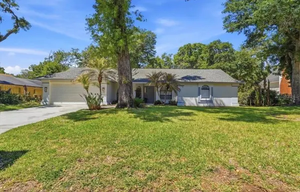 2800 HAMMOCK DR, Plant City, FL 33566