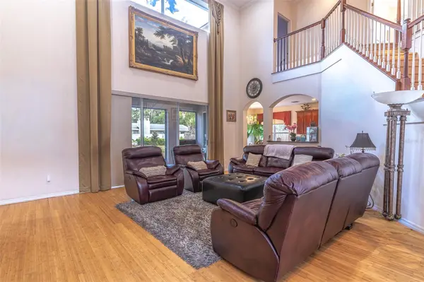 915 HICKORY FORK DR, Seffner, FL 33584