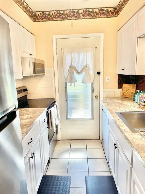 1600 W LAKE PARKER DR #B4, Lakeland, FL 33805