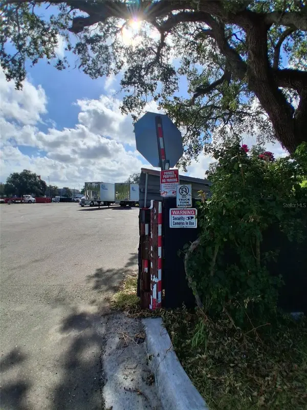 7001 CAUSEWAY BLVD, Tampa, FL 33619