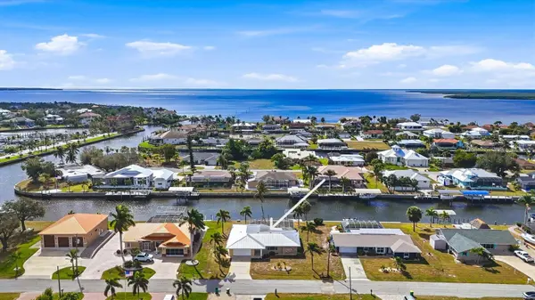 133 COLONIAL ST SE, Port Charlotte, FL 33952