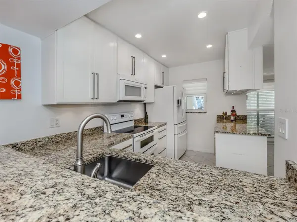 435 CERROMAR LN #326, Venice, FL 34293
