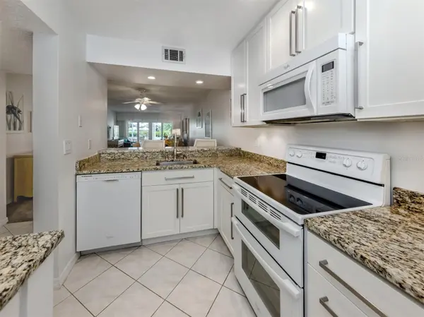 435 CERROMAR LN #326, Venice, FL 34293