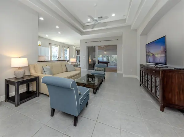 111 WAYFOREST DR, Venice, FL 34292