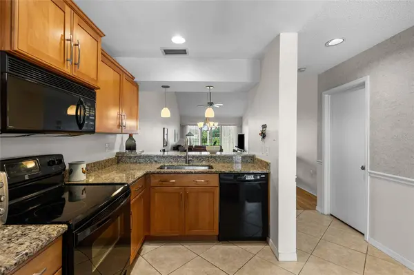 410 CERROMAR CIR S #242, Venice, FL 34293