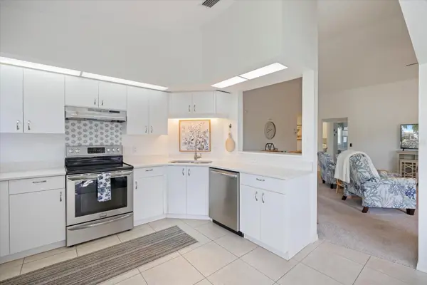 801 MONTROSE DR #202, Venice, FL 34293