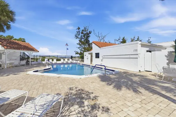 1585 TARPON CENTER DR #20, Venice, FL 34285