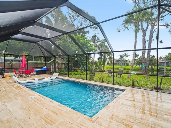 2320 LAKE SHORE DR, Nokomis, FL 34275