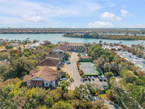 135 MARINA BAY DR, New Smyrna Beach, FL 32169