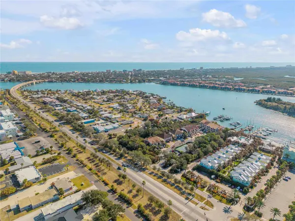 135 MARINA BAY DR, New Smyrna Beach, FL 32169