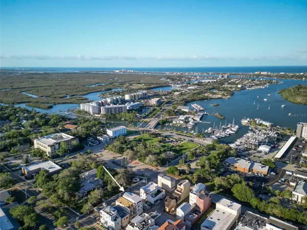 140 JULIA ST, New Smyrna Beach, FL 32168
