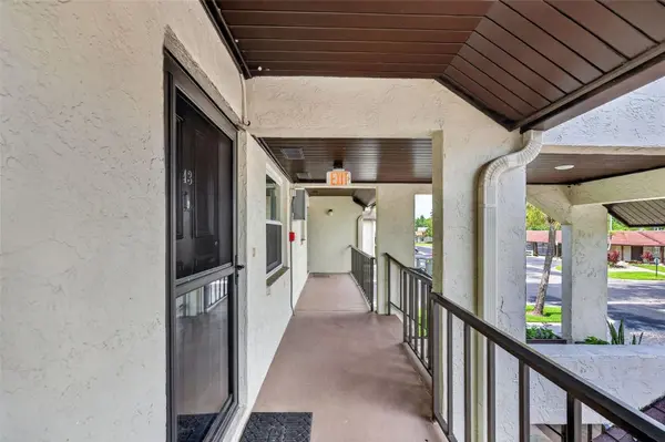 1100 E BAY DR #43, Largo, FL 33770