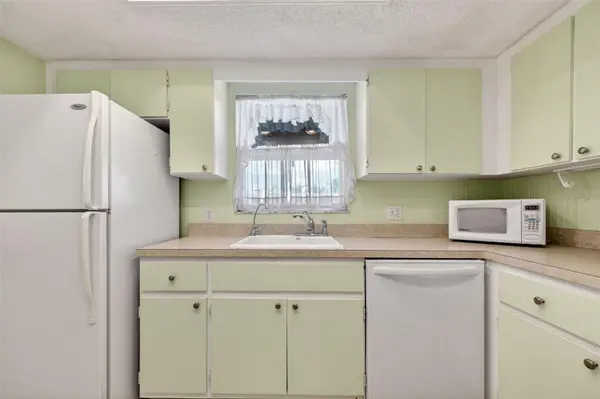 1100 E BAY DR #43, Largo, FL 33770