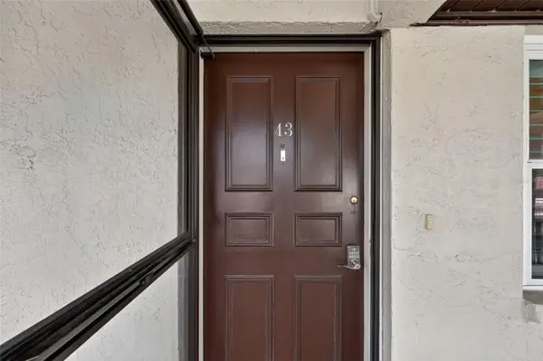 1100 E BAY DR #43, Largo, FL 33770