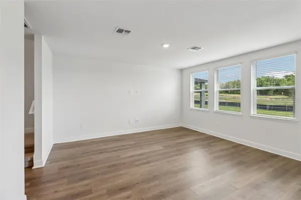 807 SUNSHOWER DR, Lady Lake, FL 32159