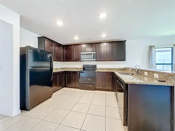 1899 AMBER SWEET CIR, Dundee, FL 33838