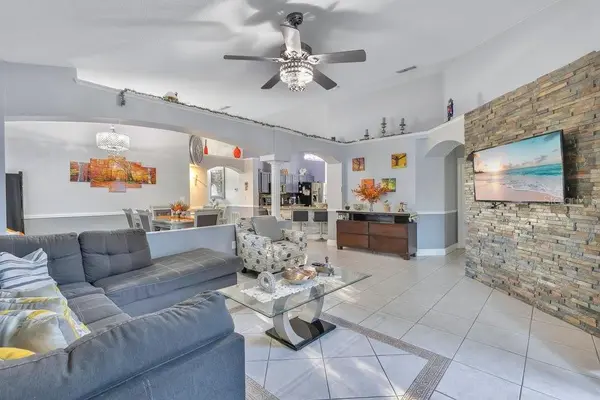 2426 TIMOTHY LN, Kissimmee, FL 34743