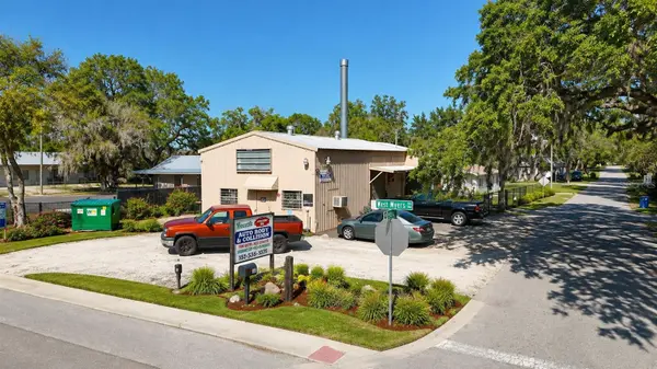 10 BARRY AVE, Mascotte, FL 34753